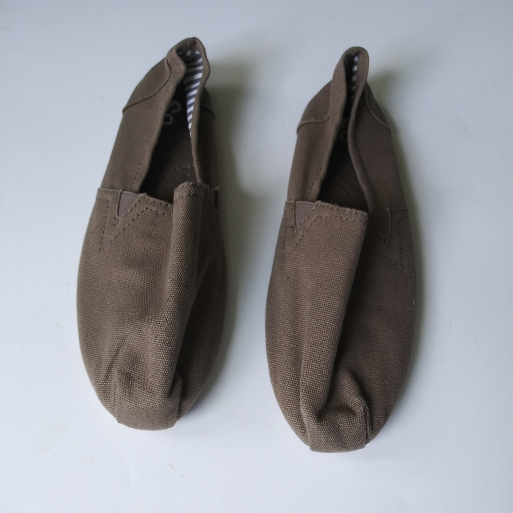 Kohls Slide on Camvas Shoes Womens Size 9